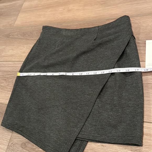 NWT TOBI Asymmetrical Envelope Wrap Skirt, Grey, Size Medium - Picture 10 of 13